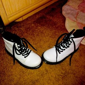 Brand new toddler size 11 doc martens white perfect condition